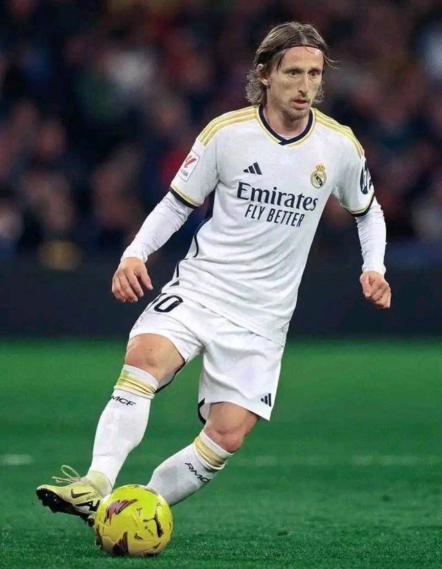 官方：中国国脚王钰栋签约欧洲德语区经纪公司ESM