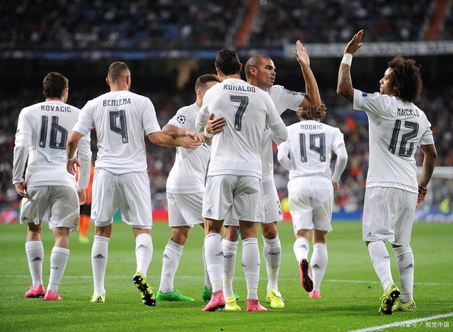 06年季后赛抢7大战科比第四节拒出手引争议