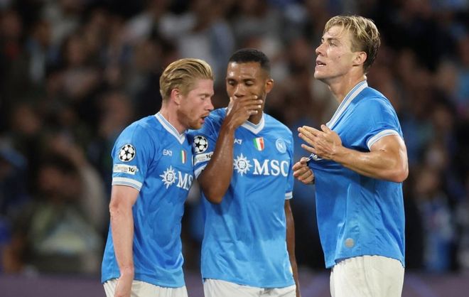 篮球篮网明星球员强调团结：我们是一支队伍